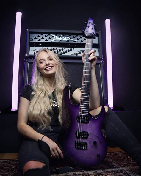Sophie Lloyd In 2021 Female Guitarist Lloyd Sophie