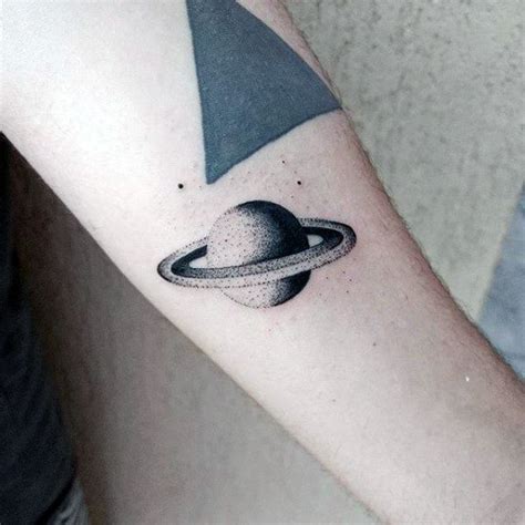 35 Fantastiske Saturn Tatoveringer Med Betydninger Ideer Body Art