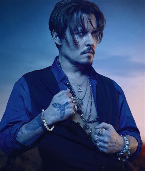 Johnny Depp le foto più sexy di un sex symbol indiscusso