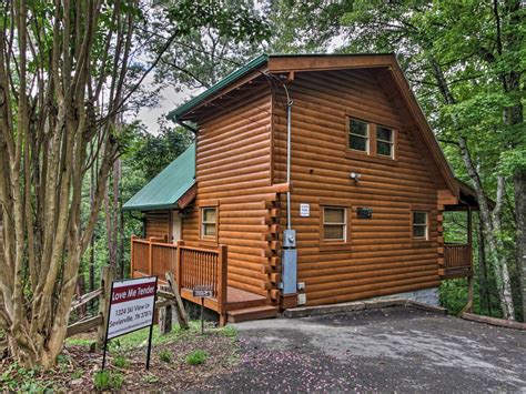 Hot tub log cabins near manchester. Romantic Pigeon Forge Log Cabin w/ Hot Tub!, Gatlinburg, TN Vacation Rental By Owner | ByOwner.com