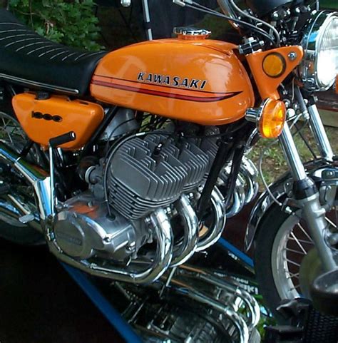 5 Cylinder 2 Stroke Kawasaki By Allan Millyard Kawasaki Bikes Motorcycle Bike Retro Motorcycle