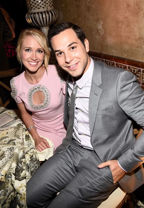 Anna Camp And Skylar Astin Pics ‘pitch Perfect 2 Couples