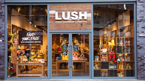 Перевод слова lush, американское и британское произношение, транскрипция, словосочетания, однокоренные слова, примеры использования. Bury | Lush Fresh Handmade Cosmetics UK