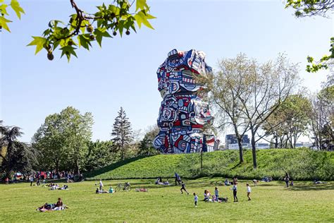 art la tour aux figures oeuvre monument de jean dubuffet totem de l île saint germain à issy