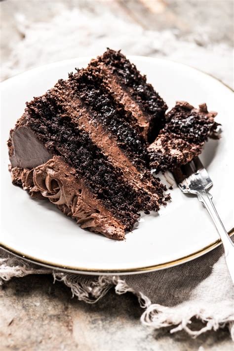 We've got easy and delicious dishes for you to try! The Ultimate Paleo & Keto Chocolate Cake | gnom-gnom