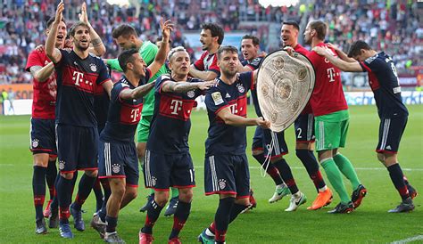 Der fc bayern münchen bejubelt seinen 31. FC-Bayern-Kader 2018/2019: Die Vertragslaufzeiten von FC ...