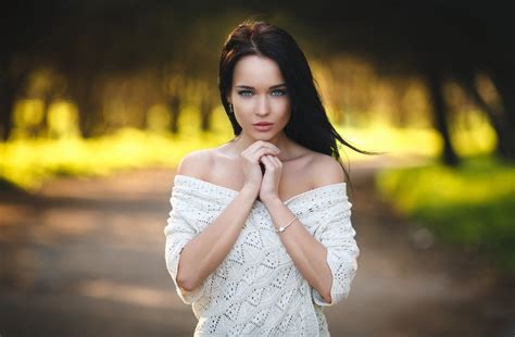 blue eyes, White clothing, Bare shoulders, Depth of field ...