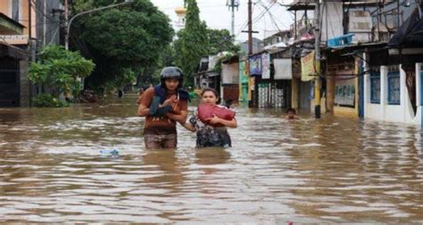 Bikin geger seluruh jamaah ustadz ini teriak masjid kok diatur atur. Jakarta Banjir, Berita atau Bukan?