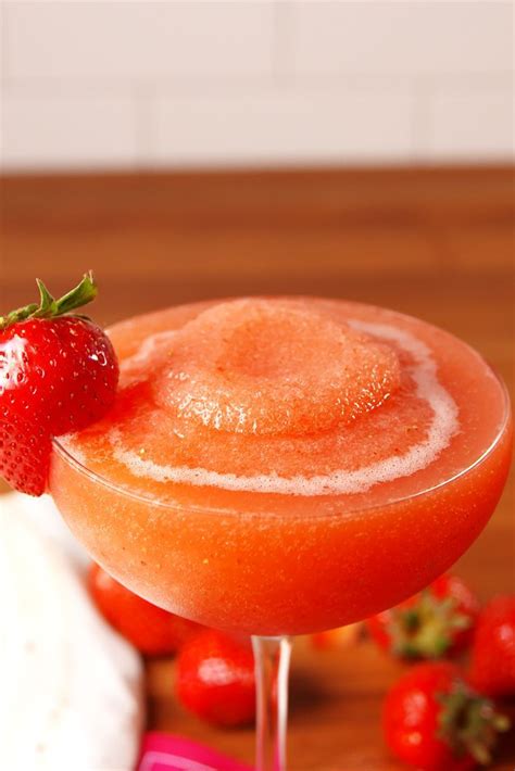 35 Summer Cocktails That Will Cool You Like A Tropical Breeze Frozen Drink Recipes Frozen