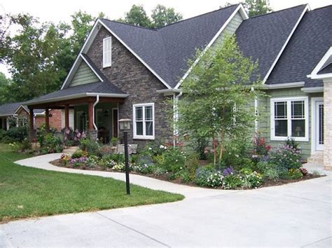 Usually composed of shrubs and small plants, foundation plantings are positioned along with house foundations. 17 Landscaping Ideas for Ranch Style Homes - Zacs Garden
