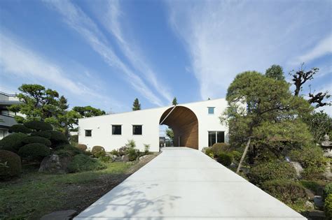 Arch Wall House Naf Architect And Design Archdaily