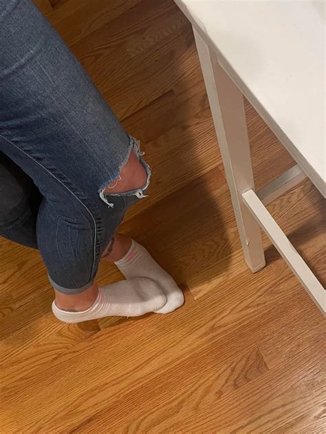 candid wife sock pics 😎 r anklesockgirls