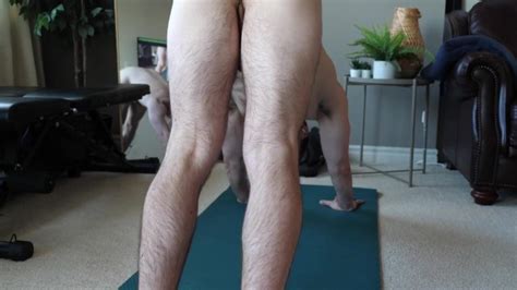 Peter Parker Naked Estiramiento De Yoga Con Espejo Pornhub