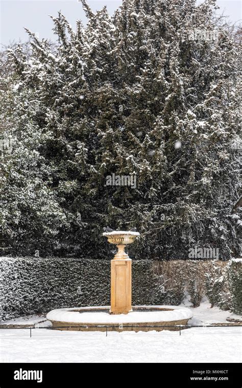 Regents Park Winter With Snow Hi Res Stock Photography And Images Alamy