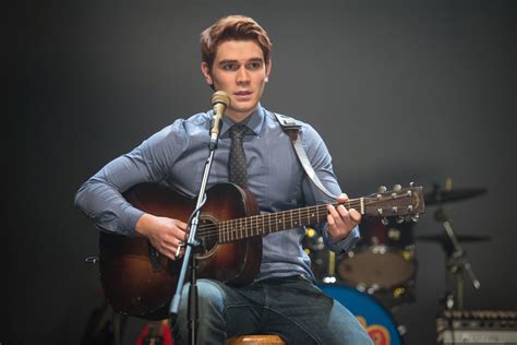 He had football scholarship opportunities, decent grades, girls waiting in line to be with him even if its just one kiss or a wild night in the sack. Riverdale: How Dumb Is Archie Andrews? - Today's News: Our ...