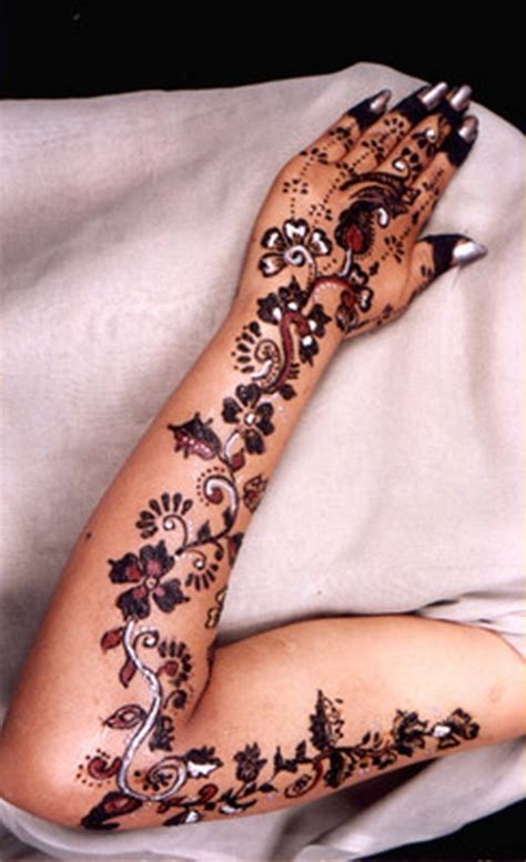 Application of henna designs is different according to region but most popular designs are pakistani, indian, arabic and african. Henna Tatoo Designs ~ Design