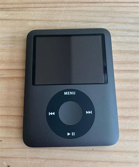 Ipod Nano Mint Condition 3rd Generation 8gb Space Grey With Charger