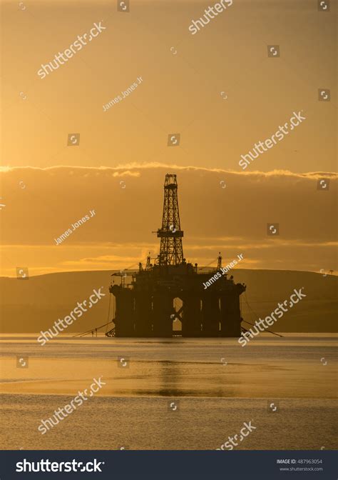 Stacked Semi Submersible Oil Rig Cromarty Stock Photo 487963054