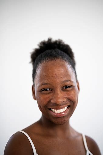 Portrait Young Teenage Girl With Big Smile Looking At Camera Stok