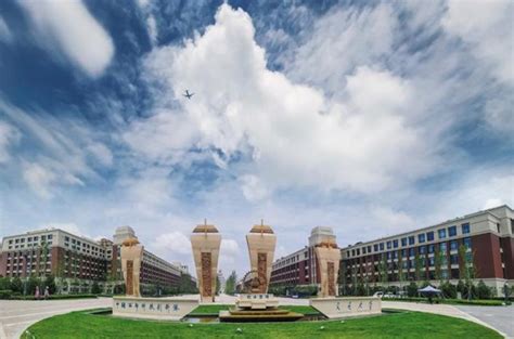 您将由渣打银行（中国）有限公司网站 sc.com/cn 链接至由第三方在互联网上编载和经营的其他网站。 此链接只为您带来方便及提供资讯之用。 链接本身不构成本行对第三方或其超链接的内容、产品、服务或其中包含或可用的资讯给予任何明示或. 中国西部科技创新港展翅高飞_媒体_澎湃新闻-The Paper