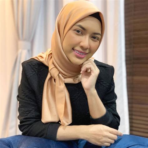 Bagian dari tetap berdoa tentu saja termasuk doa yang diucapkan, dibisikkan, diteriakkan, dan dinyanyikan dalam hati ketika kita mengarahkan pikiran yang memuji, memohon, berseru, dan. Manis Berhijab, Zara Zya Akui Dugaan Istiqamah & Mohon Doa ...