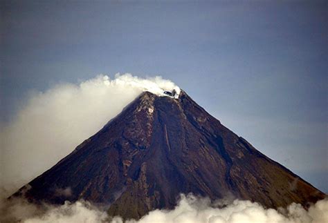 Mount mayon, the country's most active volcano, erupted for eight minutes, sending an ash plume 1.9 miles into the sky. Mayon Volcano eruption possible within weeks | Nation ...