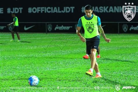 Senarai penuh dan rasmi barisan pemain jdt 2021 skuad harimau selatan. Senarai lengkap pemain JDT 2017 - Semuanya JDT