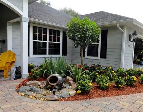 Selama pintar cara mengatur penataannya, halaman depan rumah bisa disulap jadi taman dengan desain menawan. Cara Membuat Taman Depan Rumah - Blog QHOMEMART