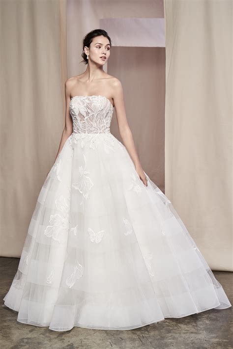 Bei uns findest du zahlreiche liebevoll gebrauchte brautkleider, die auf eine weitere zukünftige braut warten, die sie beglücken dürfen. Schulterfreies Prinzess-Brautkleid mit transparentem ...