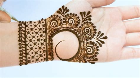 The mehndi ceremony is one of the most vibrant parties. Very Easy Simple Mehandi ka design - Latest Arabic Mehendi design for front hands 2020 in 2020 ...