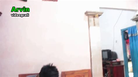 Wah, istri saya paling aneh banget, pak, dia bilang mau tugas keluar kota, dia bawa 10 kondom pak, bayangin, pak, 10 buah, dia. Penting 12+ Cerita Lucu Suami Istri Bertengkar, Viral!