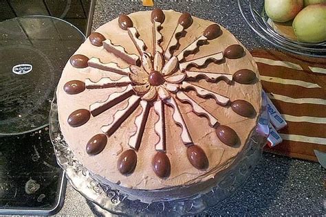 Jedes überraschungsei enthält ein kleines spielzeug aus einer bestimmten serie, die sammler möglichst vollständig besitzen wollen. Kinderschokoladentorte von 2403 | Chefkoch | Rezept in ...