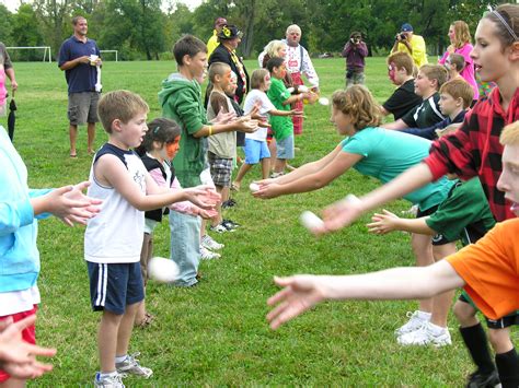 This game usually works best for a small group. Family Winter Games - Kid 101