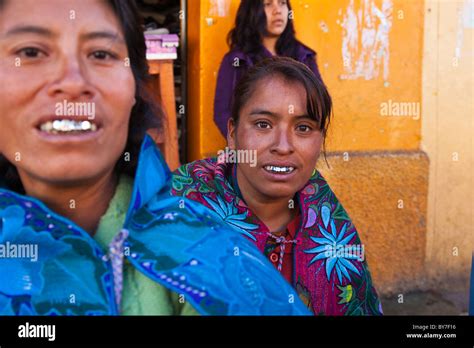 Las Mujeres Ind Genas Mayas San Crist Bal De Las Casas Chiapas M Xico Fotograf A De Stock Alamy