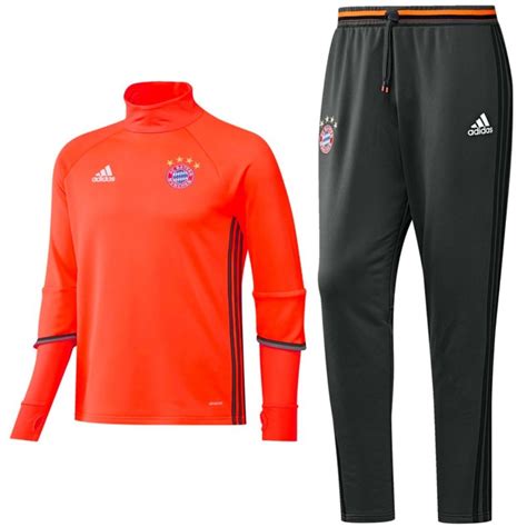 Bon survetement de foot allemagne blanc noir 2016 2017 pas cher à vendre en ligne, on a le bas prix, bien venu sur notre. Survetement tech d'entrainement Bayern Munich 2016/17 ...
