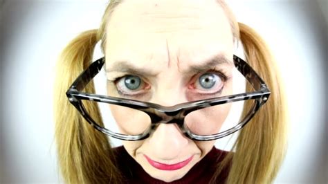 Old Ugly Woman Bildbanksvideor Och Videomaterial Från Bakom Kulisserna