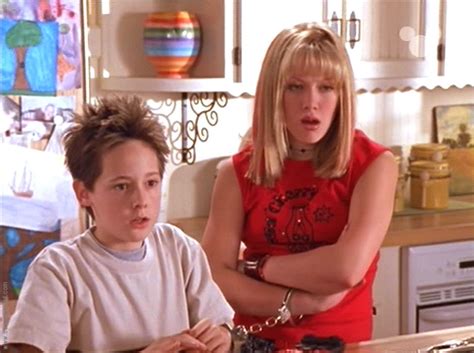 pointing to claire greeting the geeks she is talking to the *dorkestra*! Gordo and the Girl | Lizzie McGuire Wiki | FANDOM powered ...