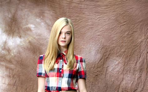 Elle Fanning Hd Wallpaper Hd Celebrities Wallpapers K Wallpapers Images Backgrounds Photos And