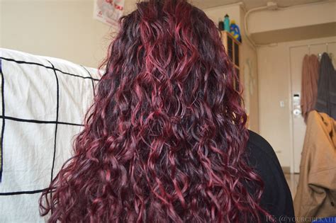 Red Highlights Curly Hair Reposted From Fancyfollicles Red Violet Highlights In A Sea Of Curls