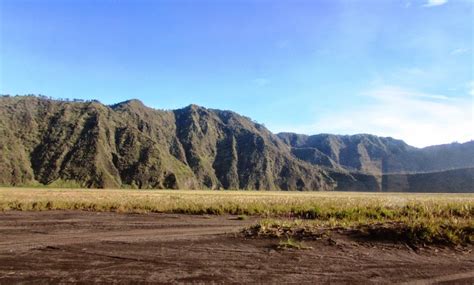 If you want to learn lapang in english, you will find the translation here, along with other translations from malay to english. Jalan-Jalan: Surabaya > Bromo Pt 6 - Savana dan Pasir Berbisik