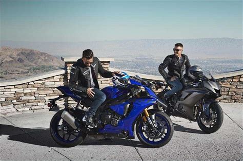 Yamaha yzf r1 is one of the worlds top class superbike that comes with the motogp components and features. 2018 Yamaha YZF-R1 Launched In India - Price, Engine ...