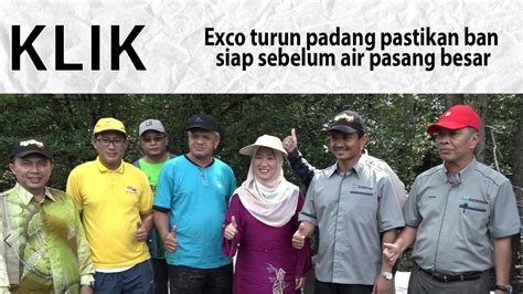 What's the english translation of padang? Exco turun padang pastikan ban siap sebelum air pasang ...