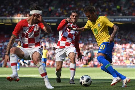 neymar scores on return as brazil beat croatia soccer24