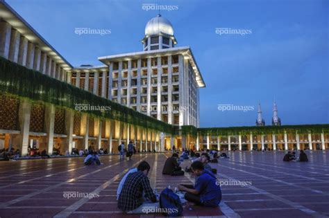 11396902 Muslims Break Their Fast At The Istiqlal Mosque In Jakartasearch Epa