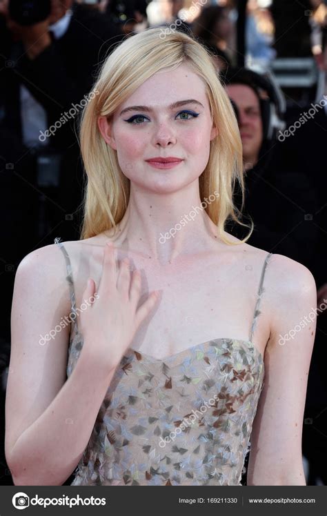 Actress Elle Fanning Stock Editorial Photo © Twocoms 169211330