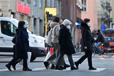 Ecco quali sono le regioni in zona gialla e arancione e tutte le regole su cosa si può fare e cosa no, autocertificazione, spostamenti, negozi aperti e chiusi. Coronavirus oggi: a Wuhan il team Oms che indaga sull ...