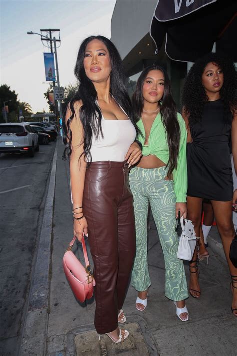 Kimora Lee Simmons Out For Dinner With Her Daughters At Catch La In