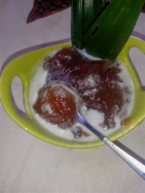 Siapkan 100 gram beras dan 2 liter air. dapuremamakaka: Bubur Pati Irut (Arrowroot)