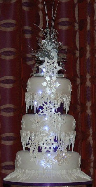 Christmas Wedding Cake With Icicles And Snowflakes By Braehead Cakes