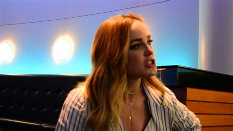 Caity Lotz Interview Legends Of Tomorrow At Wondercon 2016 Youtube